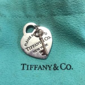 Return to Tiffany heart with rose gold key